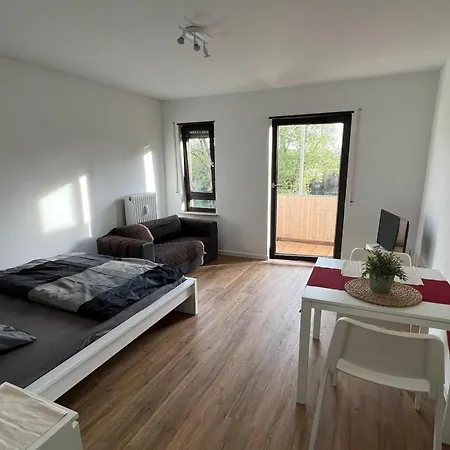 Schoenes Mit Balkon In Nahe Rheinauer See * Mannheim